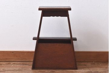 アンティーク雑貨　昭和中期　レトロな雰囲気漂う踏み台(飾り台)
