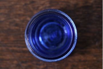 アンティーク雑貨　イギリス　レトロで可愛らしい小さな青色ガラス瓶(ビン)3個セット(1)