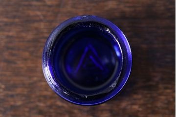 アンティーク雑貨　イギリス　レトロで可愛らしい小さな青色ガラス瓶(ビン)3個セット(2)