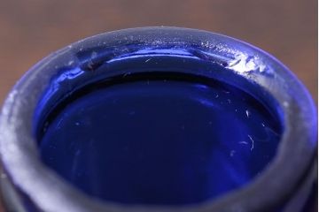 アンティーク雑貨　イギリス　レトロで可愛らしい小さな青色ガラス瓶(ビン)3個セット(2)