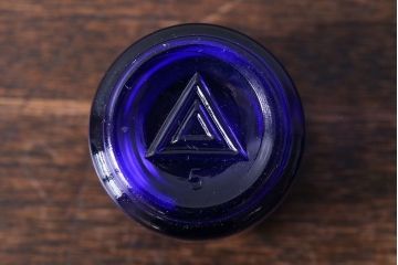 アンティーク雑貨　イギリス　レトロで可愛らしい小さな青色ガラス瓶(ビン)3個セット(2)