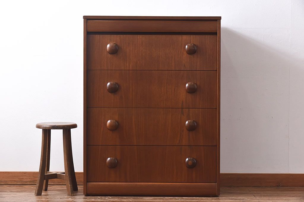 ヴィンテージ家具　北欧ビンテージ　チーク材　丸い取っ手がユニークなチェスト(サイドチェスト、引き出し、ドロワー)