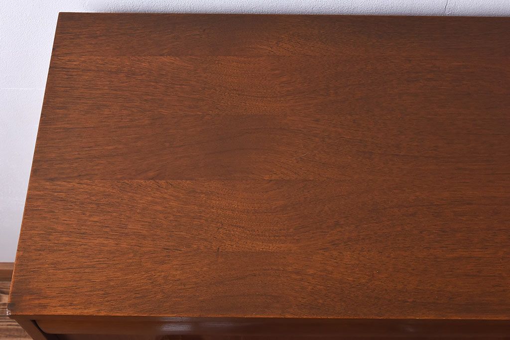 ヴィンテージ家具　北欧ビンテージ　チーク材　丸い取っ手がユニークなチェスト(サイドチェスト、引き出し、ドロワー)