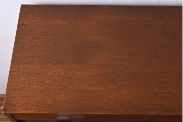 ヴィンテージ家具　北欧ビンテージ　チーク材　丸い取っ手がユニークなチェスト(サイドチェスト、引き出し、ドロワー)