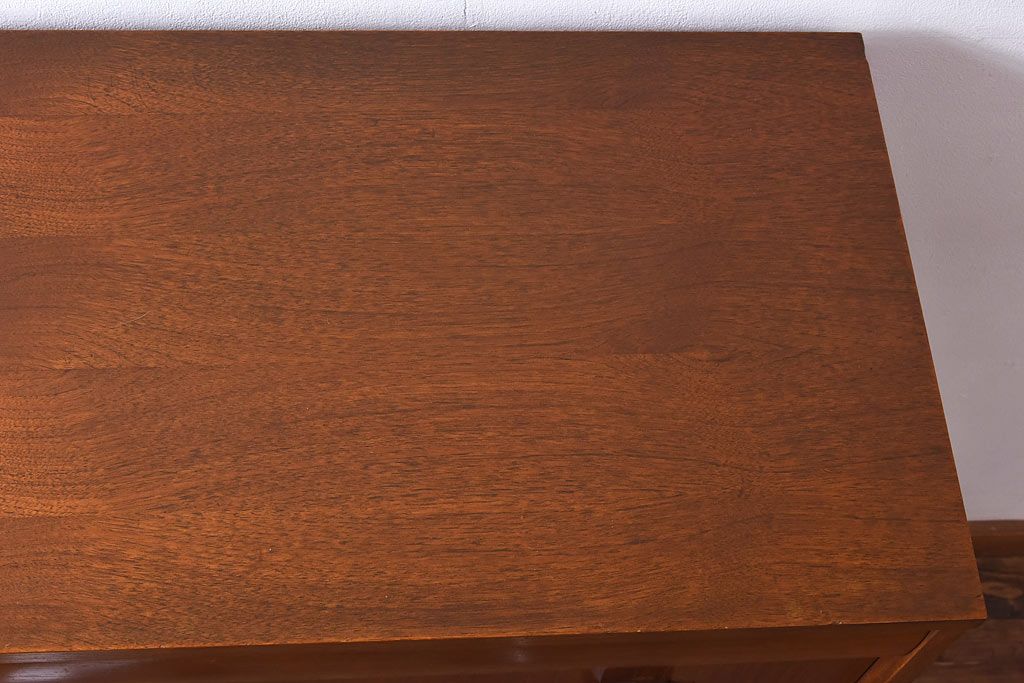 ヴィンテージ家具　北欧ビンテージ　チーク材　丸い取っ手がユニークなチェスト(サイドチェスト、引き出し、ドロワー)