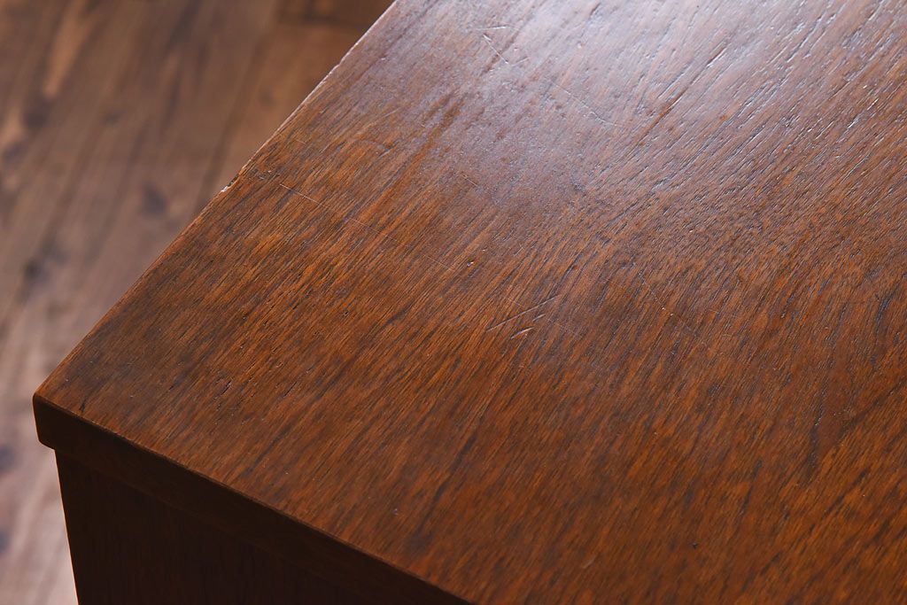 ヴィンテージ家具　北欧ビンテージ　チーク材　丸い取っ手がユニークなチェスト(サイドチェスト、引き出し、ドロワー)