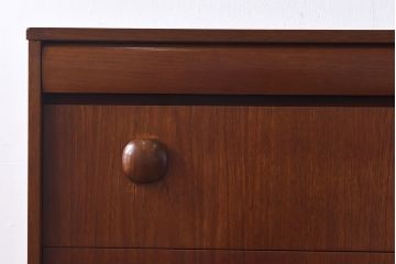 ヴィンテージ家具　北欧ビンテージ　チーク材　丸い取っ手がユニークなチェスト(サイドチェスト、引き出し、ドロワー)