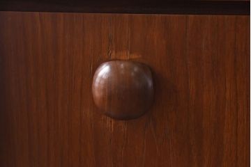 ヴィンテージ家具　北欧ビンテージ　チーク材　丸い取っ手がユニークなチェスト(サイドチェスト、引き出し、ドロワー)