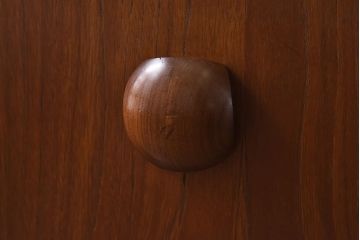 ヴィンテージ家具　北欧ビンテージ　チーク材　丸い取っ手がユニークなチェスト(サイドチェスト、引き出し、ドロワー)