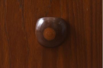 ヴィンテージ家具　北欧ビンテージ　チーク材　丸い取っ手がユニークなチェスト(サイドチェスト、引き出し、ドロワー)