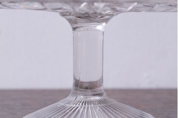 アンティーク雑貨　イギリス製　シンプルなデザインのガラスケーキスタンド