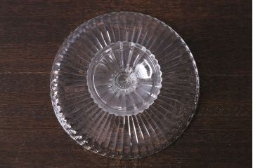 アンティーク雑貨　イギリス製　胴の細かな意匠がおしゃれなガラスのケーキスタンド