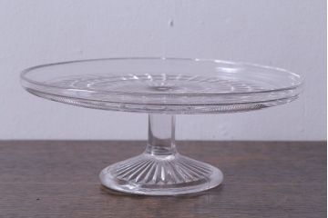 アンティーク雑貨　イギリス製　シンプルなフォルムが魅力的なガラスのケーキスタンド