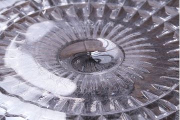 アンティーク雑貨　イギリス製　シンプルなフォルムが魅力的なガラスのケーキスタンド