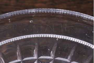 アンティーク雑貨　イギリス製　シンプルなフォルムが魅力的なガラスのケーキスタンド