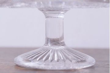 アンティーク雑貨　イギリス製　シンプルなフォルムが魅力的なガラスのケーキスタンド