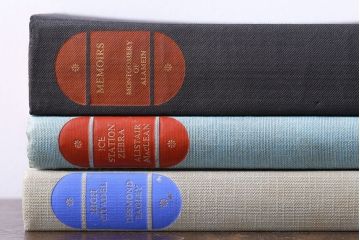 アンティーク雑貨　イギリスアンティーク　飾るだけで様になる本(洋書、古書、英字本)3冊セット(1)