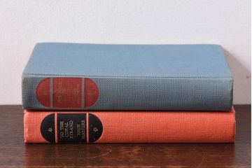 アンティーク雑貨　イギリスアンティーク　飾るだけで様になる本(洋書、古書、英字本)2冊セット