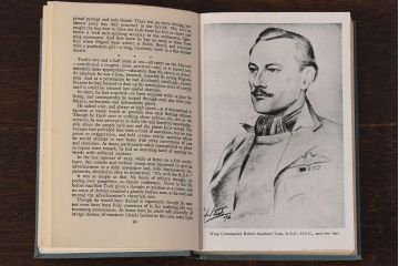 アンティーク雑貨　イギリスアンティーク　飾るだけで様になる本(洋書、古書、英字本)2冊セット