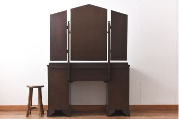 アンティーク家具　イギリス製　風格と気品漂うドレッサー(鏡台、三面鏡、ドレッシングチェスト)