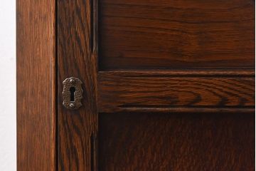 ヴィンテージ家具　イギリスビンテージ　JAYCEE FURNITURE　シックなデザインが魅力のコーナーキャビネット(飾り棚、戸棚)