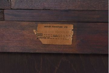 ヴィンテージ家具　イギリスビンテージ　JAYCEE FURNITURE　シックなデザインが魅力のコーナーキャビネット(飾り棚、戸棚)