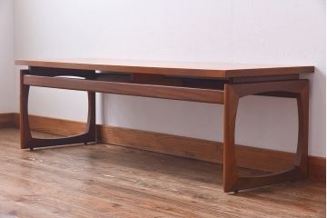 ヴィンテージ家具　北欧ビンテージ　G-PLAN(ジープラン)　温かみのあるチーク材のセンターテーブル(ローテーブル、リビングテーブル)