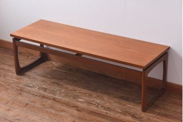 ヴィンテージ家具　北欧ビンテージ　G-PLAN(ジープラン)　温かみのあるチーク材のセンターテーブル(ローテーブル、リビングテーブル)