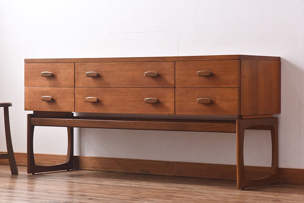 ヴィンテージ家具　北欧ビンテージ　G-PLAN　Quadrilleシリーズ　サイドチェスト(サイドボード、引き出し)