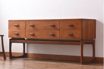 ヴィンテージ家具　北欧ビンテージ　G-PLAN　Quadrilleシリーズ　サイドチェスト(サイドボード、引き出し)