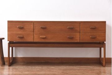 ヴィンテージ家具　北欧ビンテージ　G-PLAN　Quadrilleシリーズ　サイドチェスト(サイドボード、引き出し)