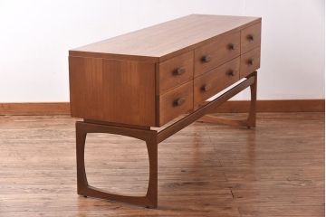 ヴィンテージ家具　北欧ビンテージ　G-PLAN　Quadrilleシリーズ　サイドチェスト(サイドボード、引き出し)