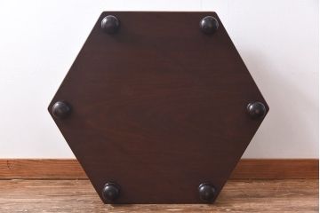 アンティーク雑貨　イギリスビンテージ　上品なオーク材の質感が魅力的な六角形サイドテーブル(ローテーブル、センターテーブル、コーヒーテーブル、花台)