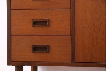 北欧家具　チーク材　レトロな雰囲気のサイドチェスト(サイドボード、引き出し)