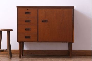 北欧家具　チーク材　レトロな雰囲気のサイドチェスト(サイドボード、引き出し)