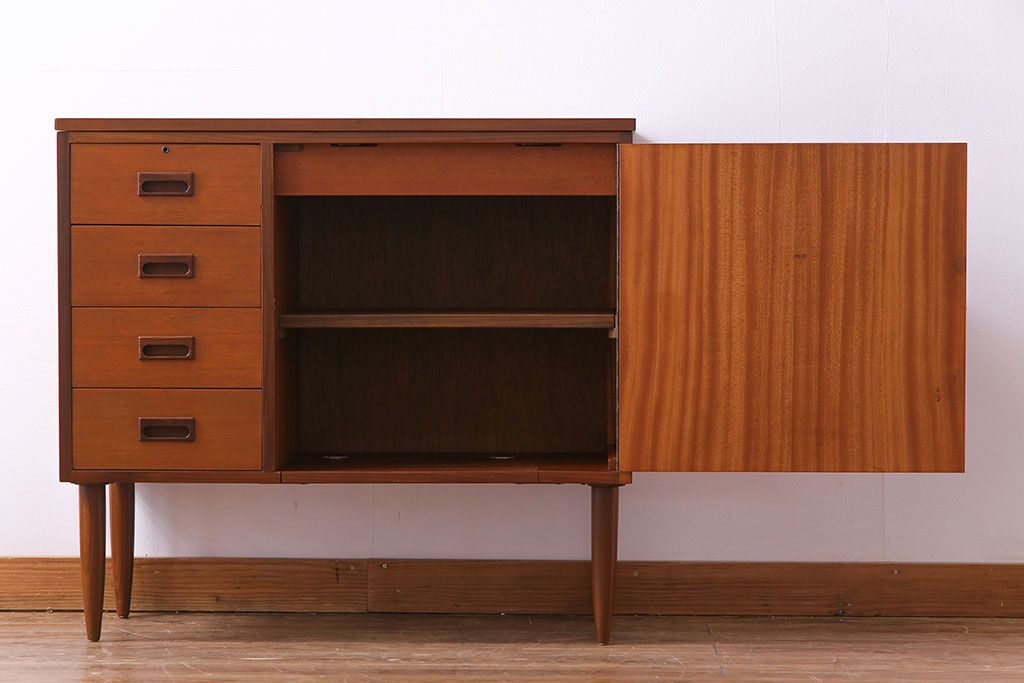 北欧家具　チーク材　レトロな雰囲気のサイドチェスト(サイドボード、引き出し)