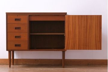 北欧家具　チーク材　レトロな雰囲気のサイドチェスト(サイドボード、引き出し)