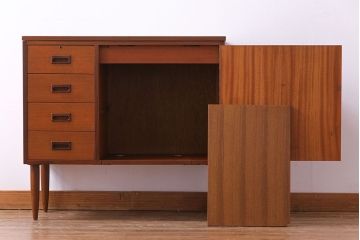 北欧家具　チーク材　レトロな雰囲気のサイドチェスト(サイドボード、引き出し)