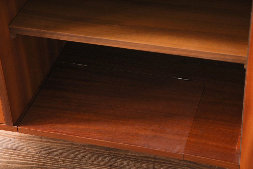 北欧家具　チーク材　レトロな雰囲気のサイドチェスト(サイドボード、引き出し)