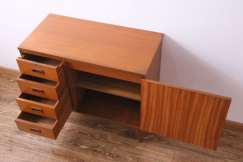 北欧家具　チーク材　レトロな雰囲気のサイドチェスト(サイドボード、引き出し)