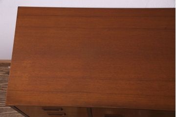 北欧家具　チーク材　レトロな雰囲気のサイドチェスト(サイドボード、引き出し)