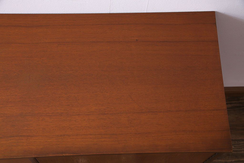 北欧家具　チーク材　レトロな雰囲気のサイドチェスト(サイドボード、引き出し)