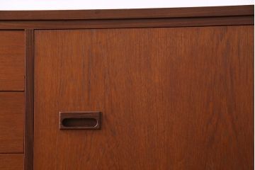 北欧家具　チーク材　レトロな雰囲気のサイドチェスト(サイドボード、引き出し)