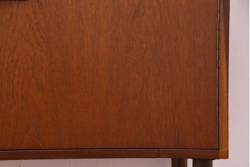 北欧家具　チーク材　レトロな雰囲気のサイドチェスト(サイドボード、引き出し)