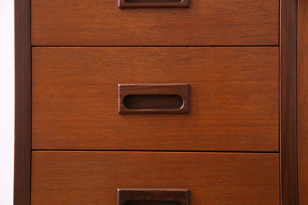 北欧家具　チーク材　レトロな雰囲気のサイドチェスト(サイドボード、引き出し)