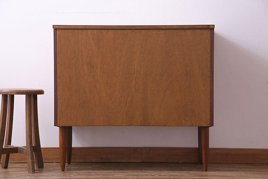 北欧家具　チーク材　レトロな雰囲気のサイドチェスト(サイドボード、引き出し)