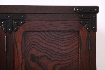 中古美品　伝統工芸　岩谷堂箪笥　桜木作　欅材の杢目と金具が見事なサイドボード(タンス、収納棚、キャビネット)