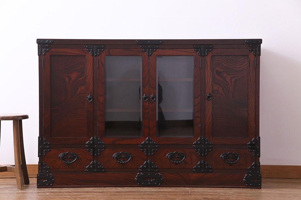 中古美品　伝統工芸　岩谷堂箪笥　桜木作　欅材の杢目と金具が見事なサイドボード(タンス、収納棚、キャビネット)