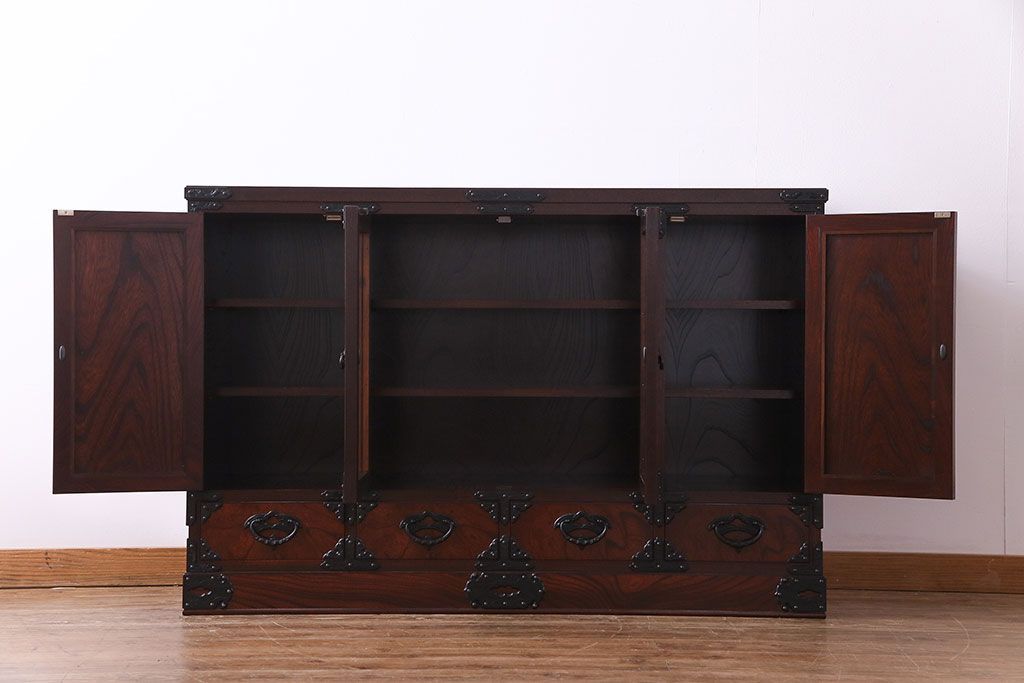 中古美品　伝統工芸　岩谷堂箪笥　桜木作　欅材の杢目と金具が見事なサイドボード(タンス、収納棚、キャビネット)