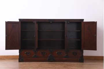 中古美品　伝統工芸　岩谷堂箪笥　桜木作　欅材の杢目と金具が見事なサイドボード(タンス、収納棚、キャビネット)